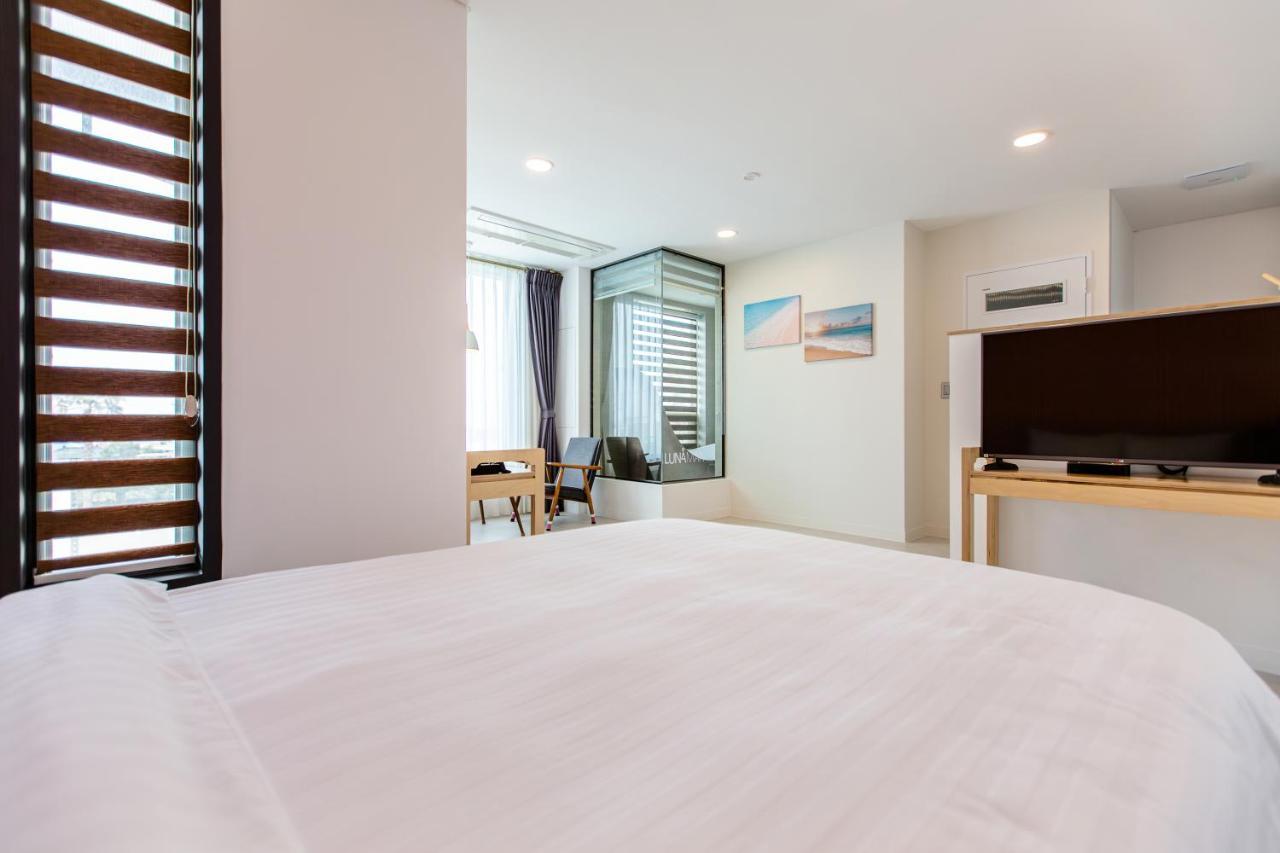 Lunamar Pension Jeju Exterior foto