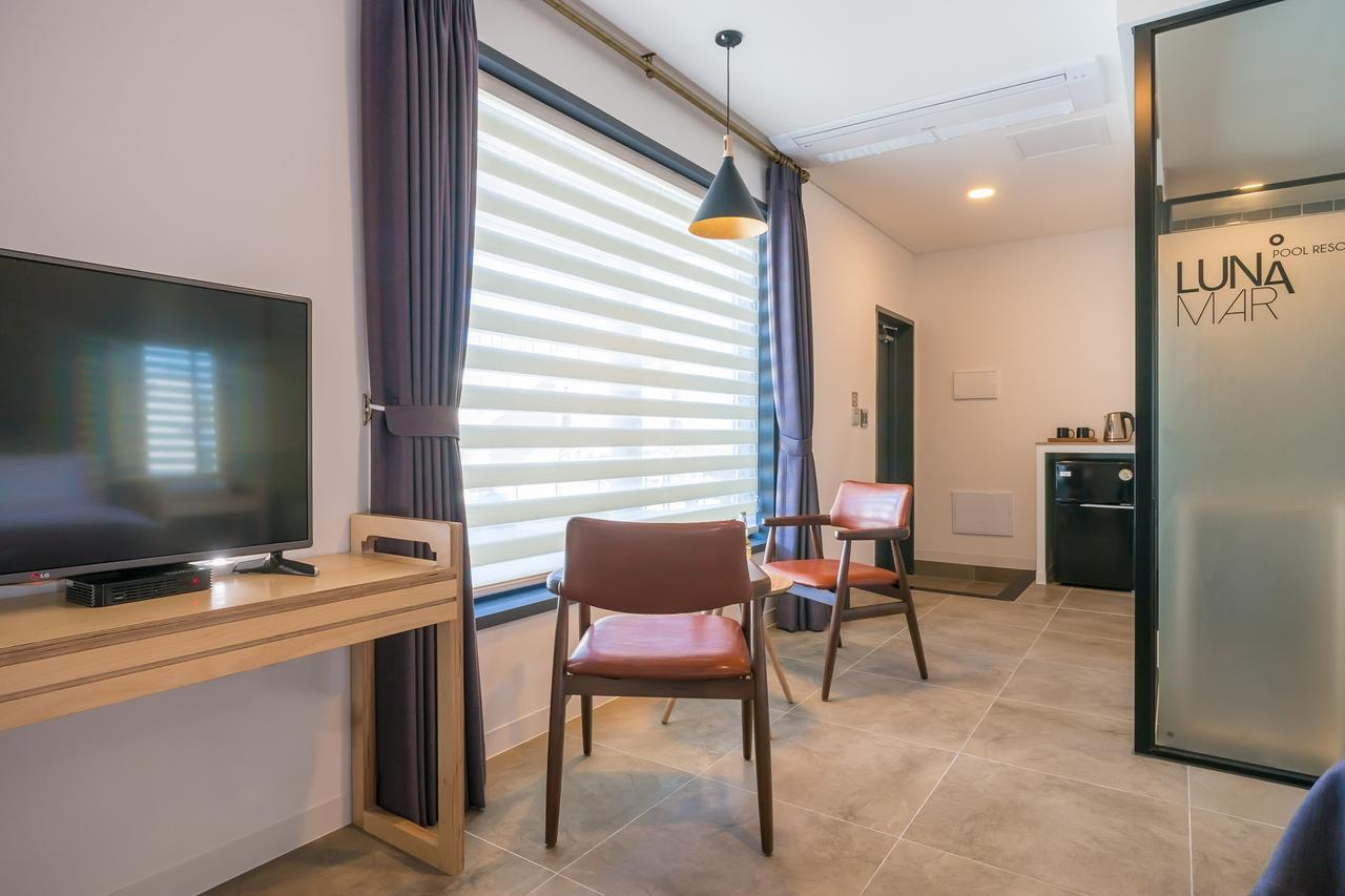 Lunamar Pension Jeju Exterior foto